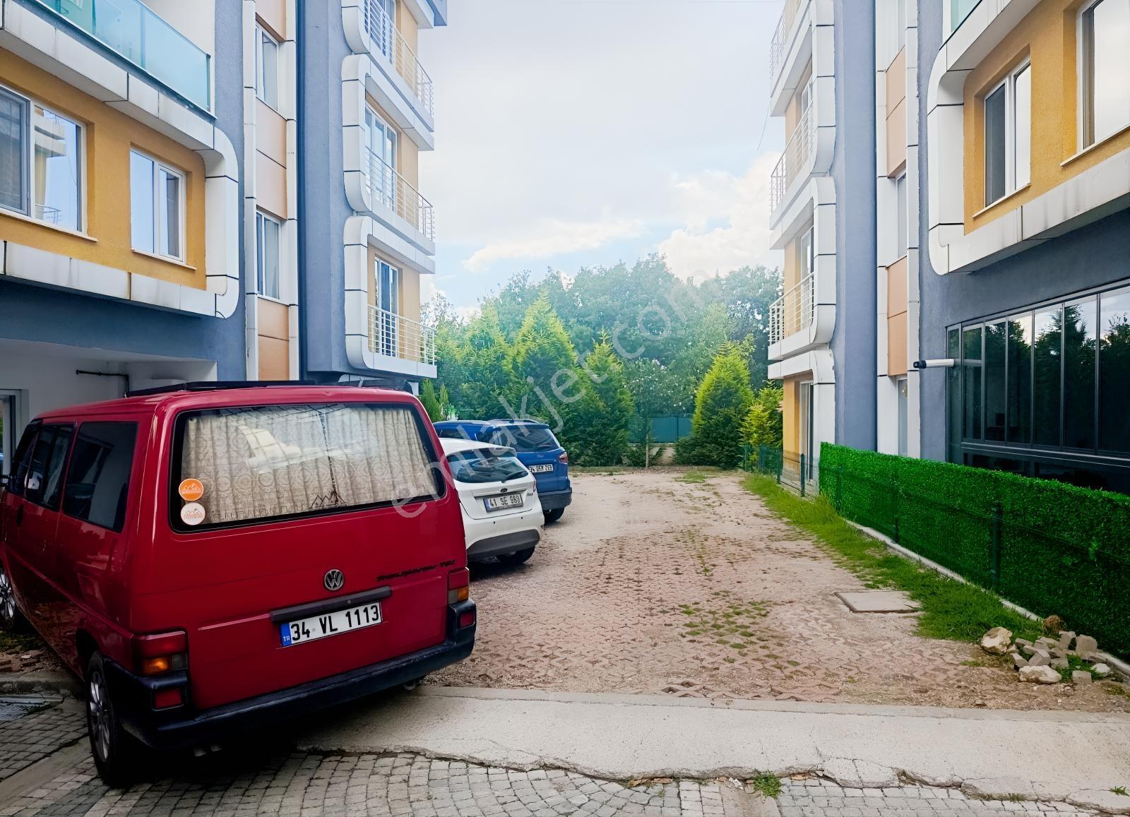 Cb Mark'tan Başiskele'de Satılık Site İçi 2+1 Ara Kat Daire — fotoğraf 21