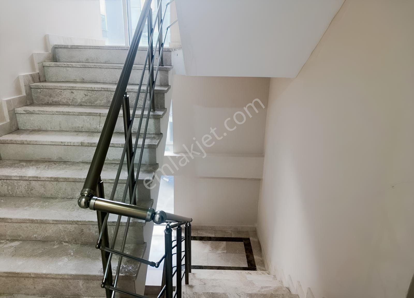 Cb Mark'tan Başiskele'de Satılık Site İçi 2+1 Ara Kat Daire — fotoğraf 25