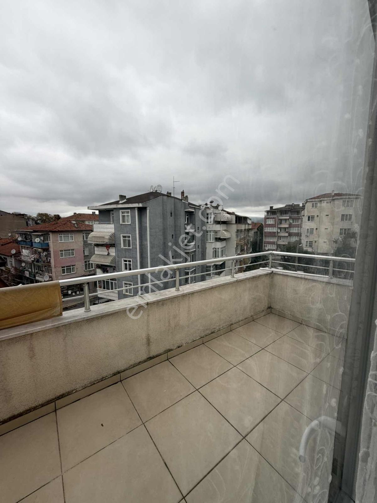 Gölcük Merkez Mh Donanma Yakını 3+1 Çatı Dubleks — fotoğraf 24