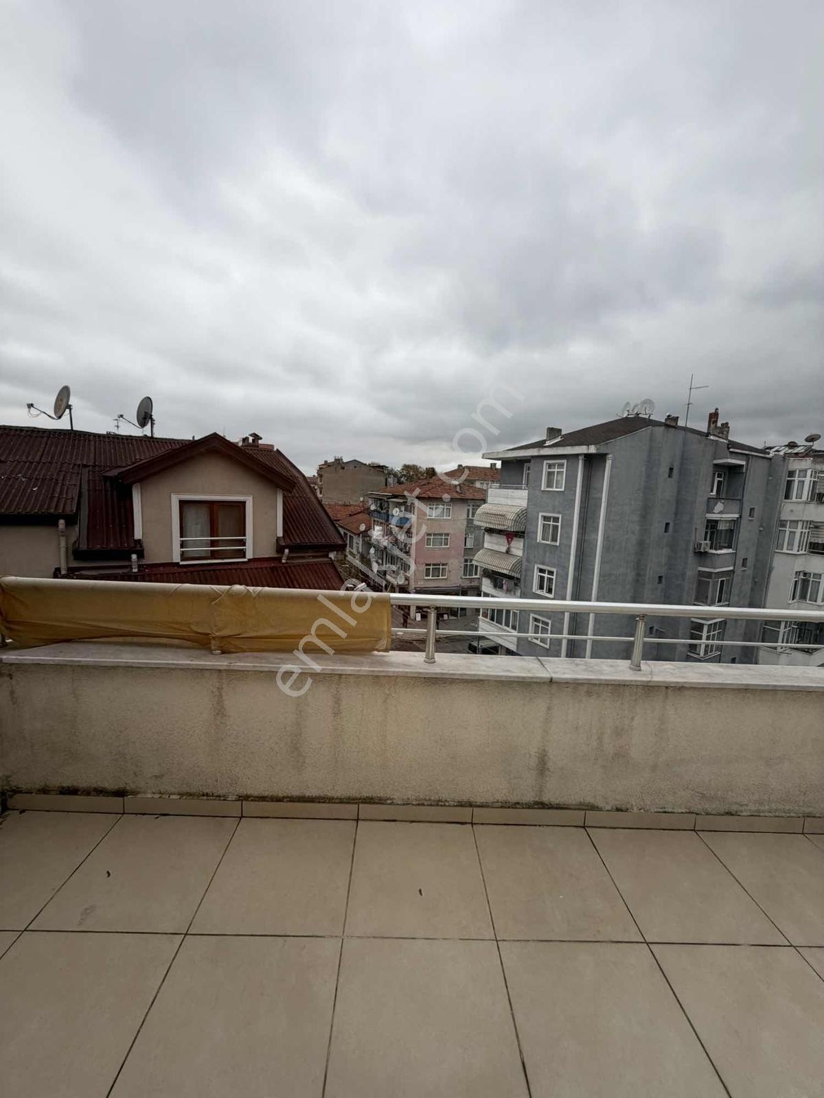 Gölcük Merkez Mh Donanma Yakını 3+1 Çatı Dubleks — fotoğraf 26