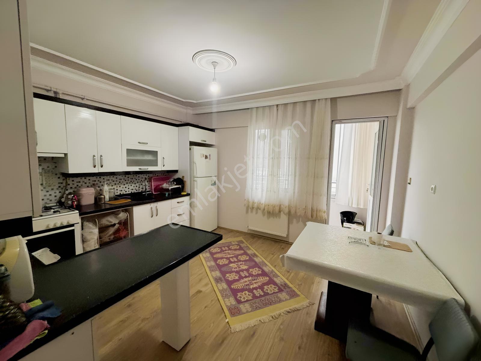 Mevlana Mah.de Satılık Mutfak Salon Ayrı 2+1 Fırsat Daire — fotoğraf 4