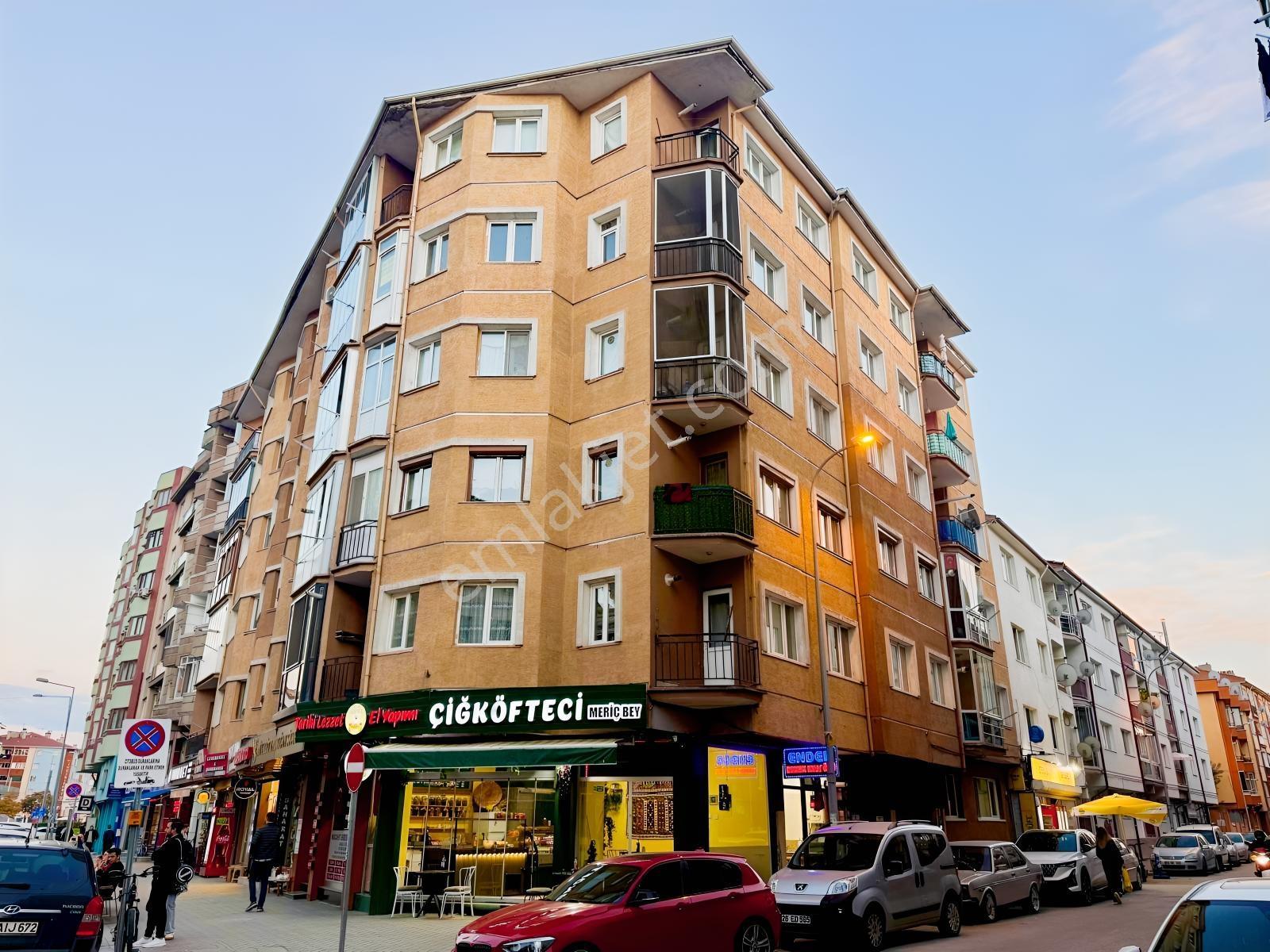 Yzg Den Seylap Caddesi Üzerinde Satılık Asansörlü 3+1 Daire