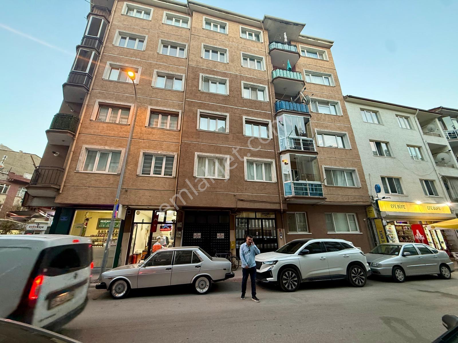 Yzg Den Seylap Caddesi Üzerinde Satılık Asansörlü 3+1 Daire — fotoğraf 2