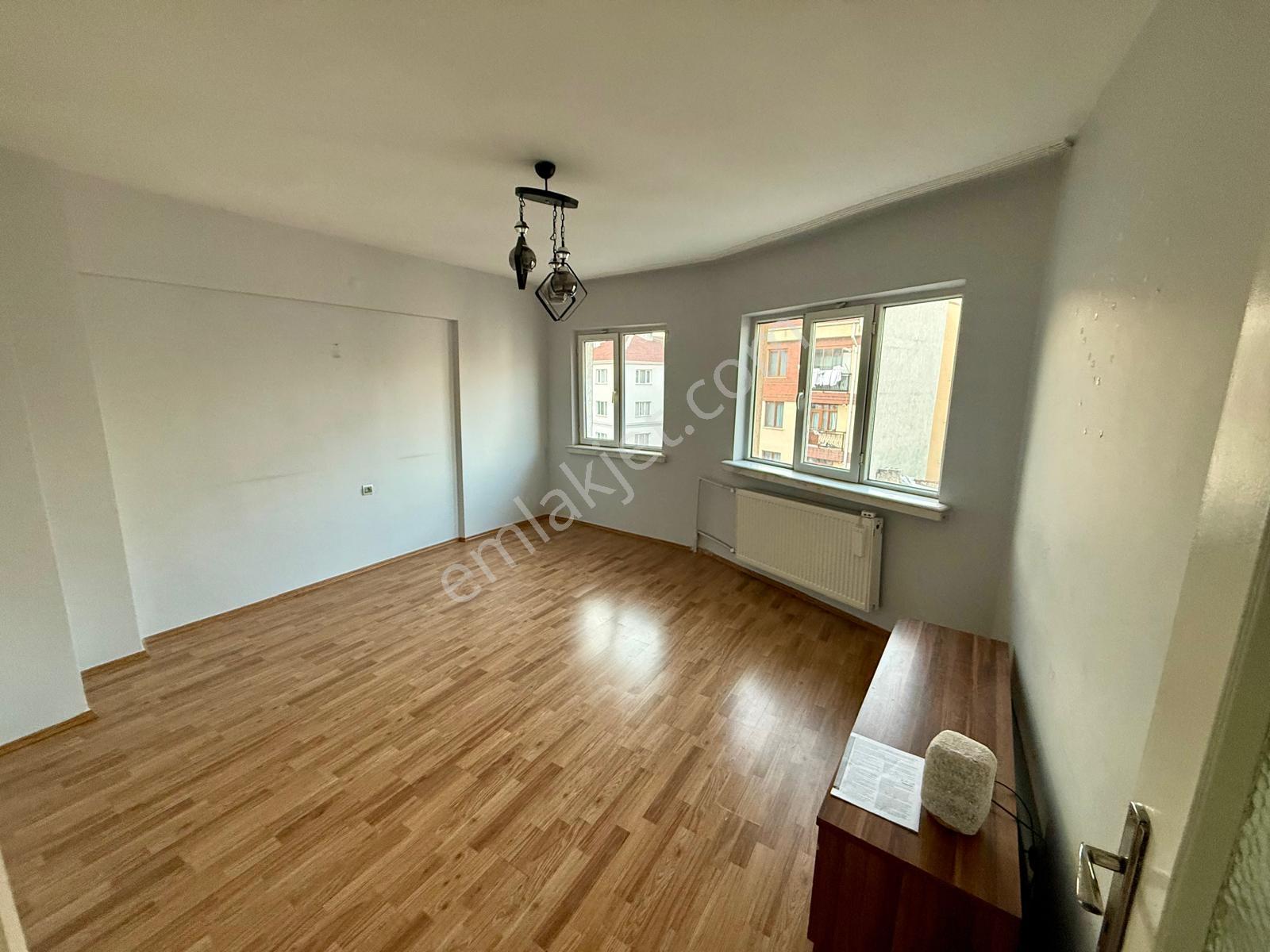 Yzg Den Seylap Caddesi Üzerinde Satılık Asansörlü 3+1 Daire — fotoğraf 4