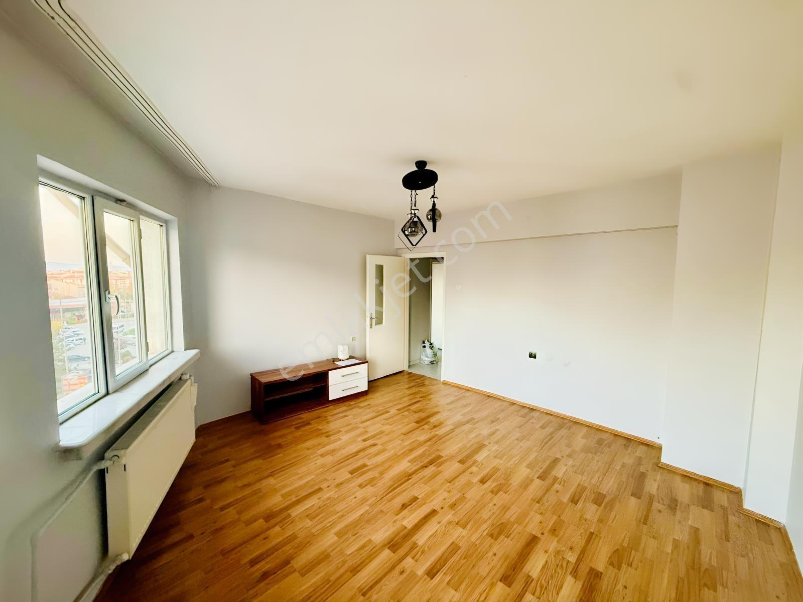 Yzg Den Seylap Caddesi Üzerinde Satılık Asansörlü 3+1 Daire — fotoğraf 6