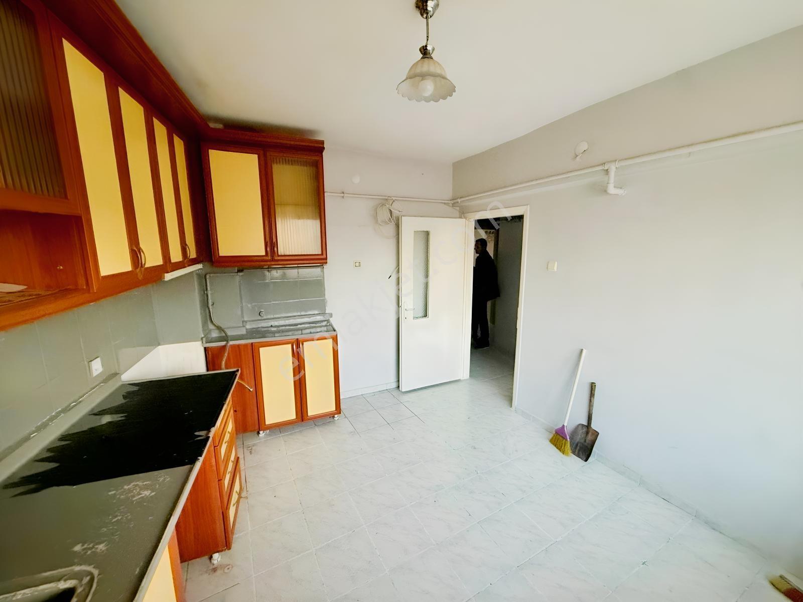 Yzg Den Seylap Caddesi Üzerinde Satılık Asansörlü 3+1 Daire — fotoğraf 9