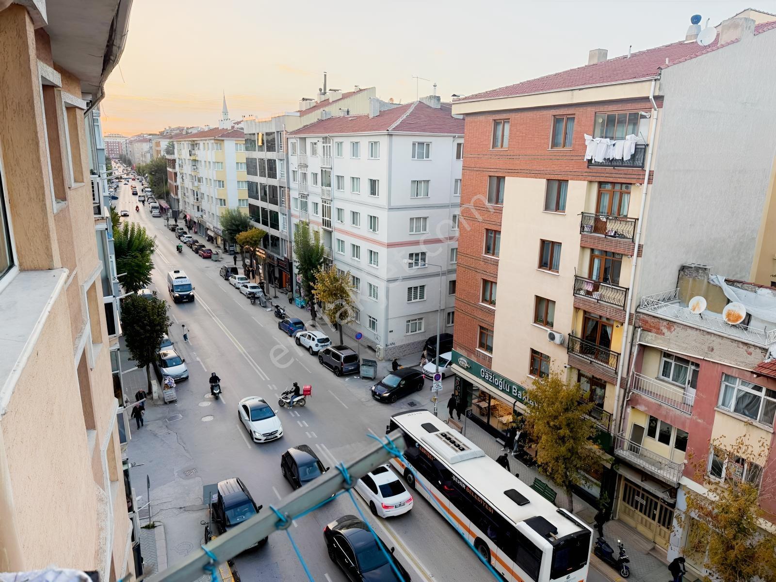 Yzg Den Seylap Caddesi Üzerinde Satılık Asansörlü 3+1 Daire — fotoğraf 14