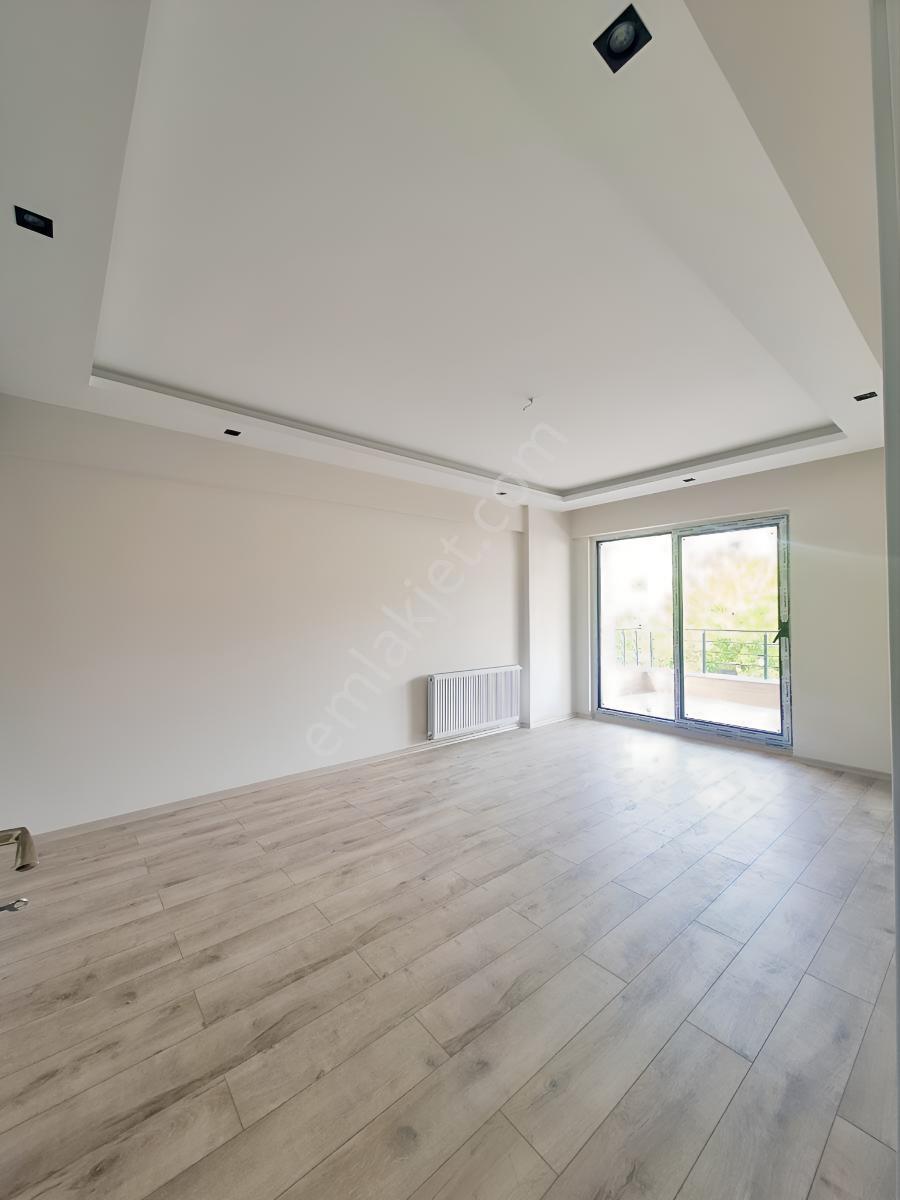 Abdullahpaşada Satılık 2+1 Daire — fotoğraf 3
