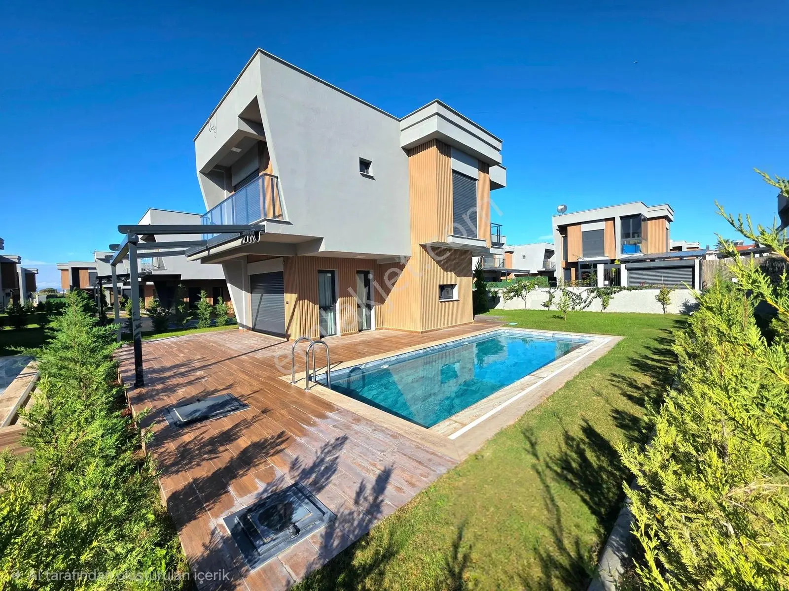 Kuşadası Davutlarda 3+1 Sıfır Satılık Villalar