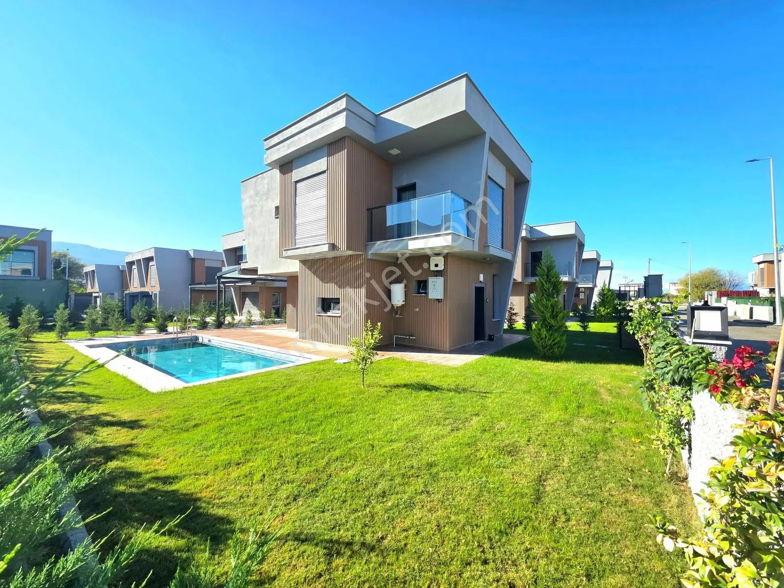Kuşadası Davutlarda 3+1 Sıfır Satılık Villalar — fotoğraf 2