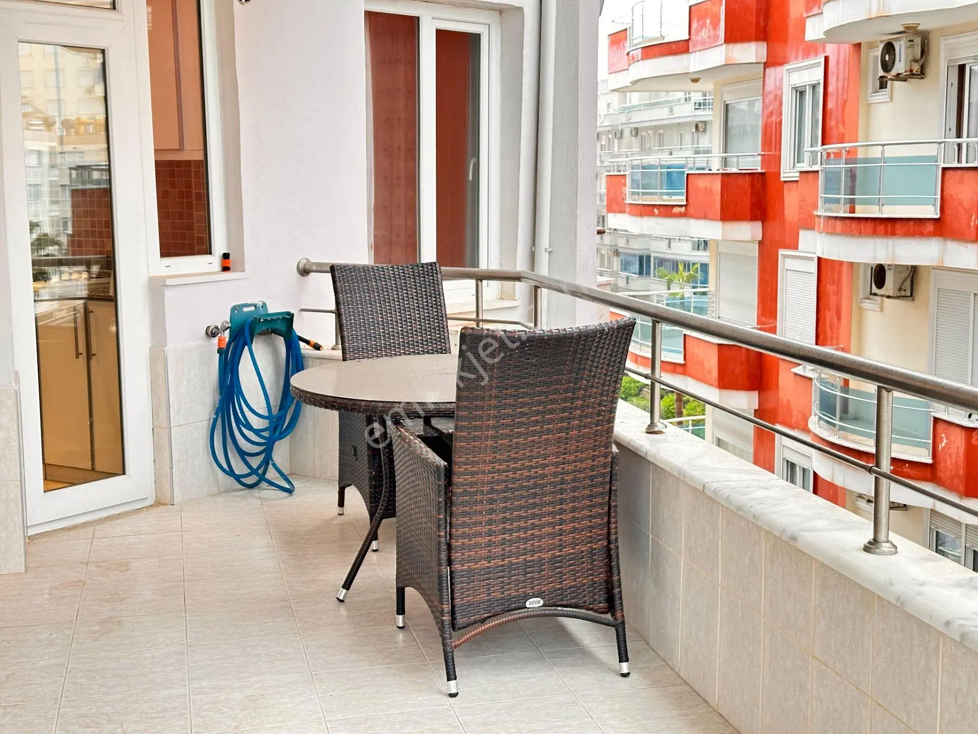 Alanya Mahmutlar'da Denize 150 M Sahile Geçişli Sitede Eşyalı 2+1 — fotoğraf 17