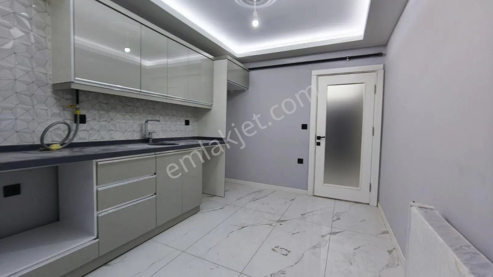 Truva/Nazım Demirci'Den Ataken Bulvara Cephe Satılık 3+1 Daire