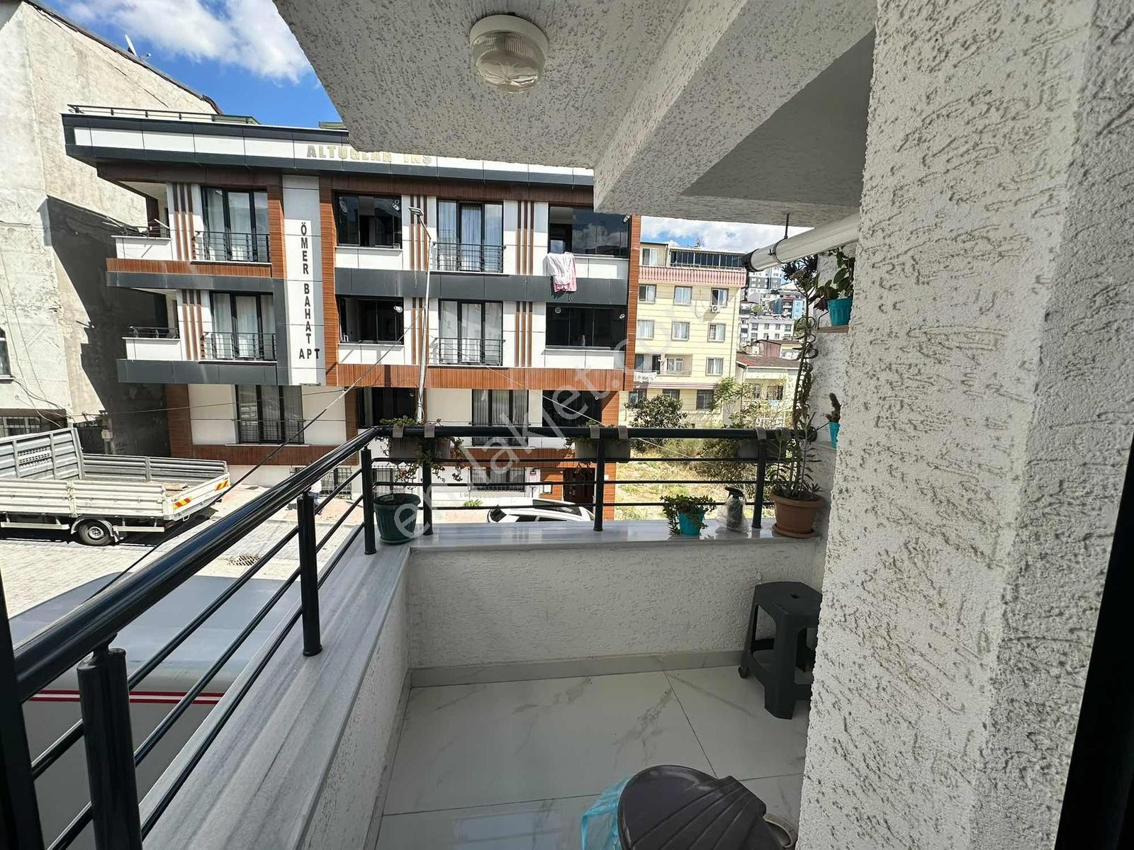 3 + 1 Satılık İskanlı Kat Mülkiyetli 120m2 Ara Kat Lüks Ön Cephe — fotoğraf 17