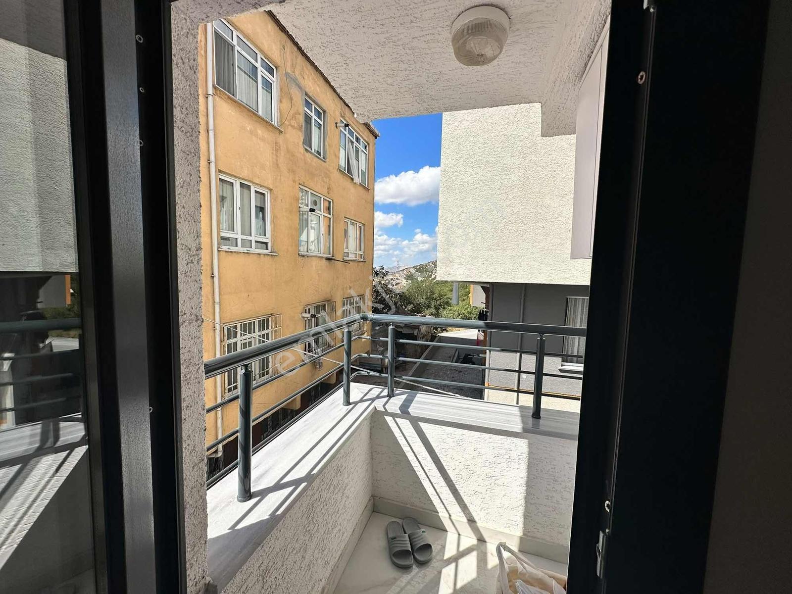 3 + 1 Satılık İskanlı Kat Mülkiyetli 120m2 Ara Kat Lüks Ön Cephe — fotoğraf 18