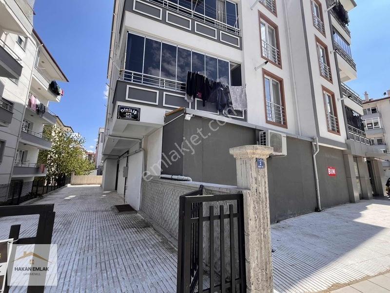 Hakan Emlak'tan Ekin Cd Üzerinde 2+1 Full Yapılı Satılık Daire — fotoğraf 2