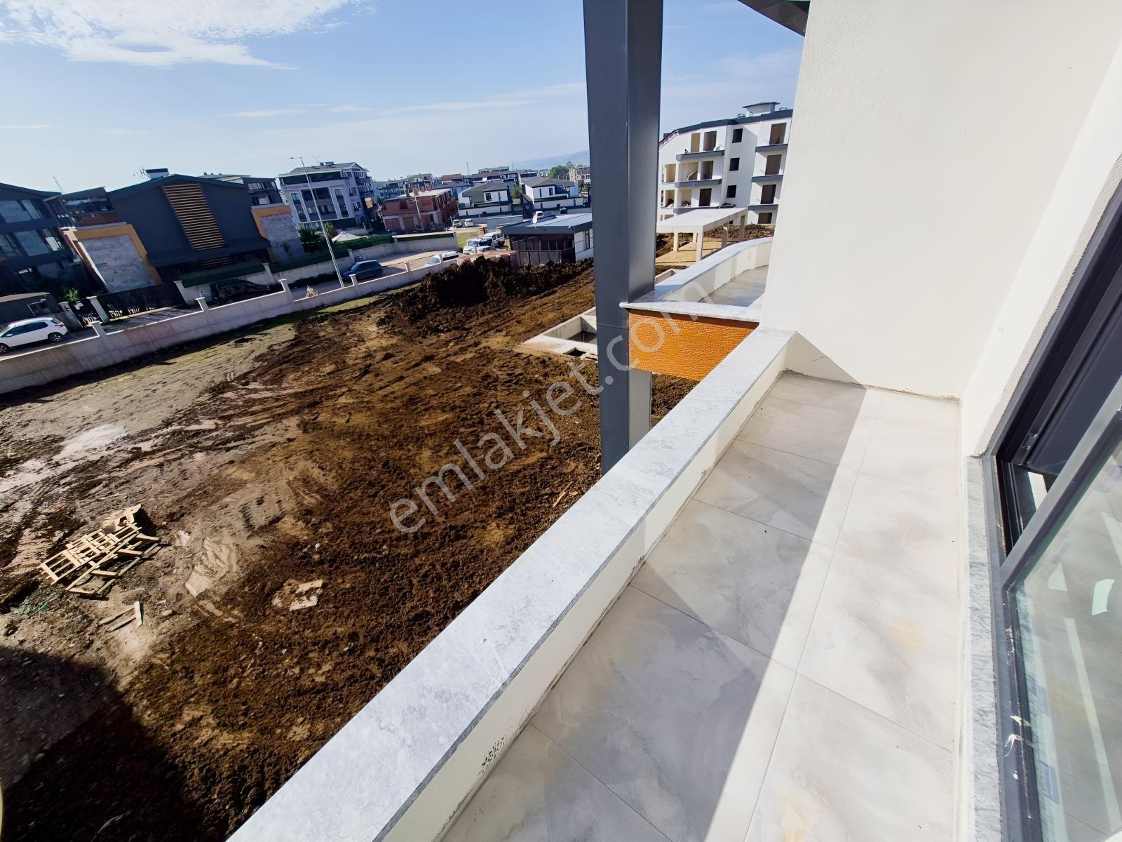 Kartepe'de Site İçerisinde Sıfır Satılık 2+1 Çatı Dubleks — fotoğraf 5