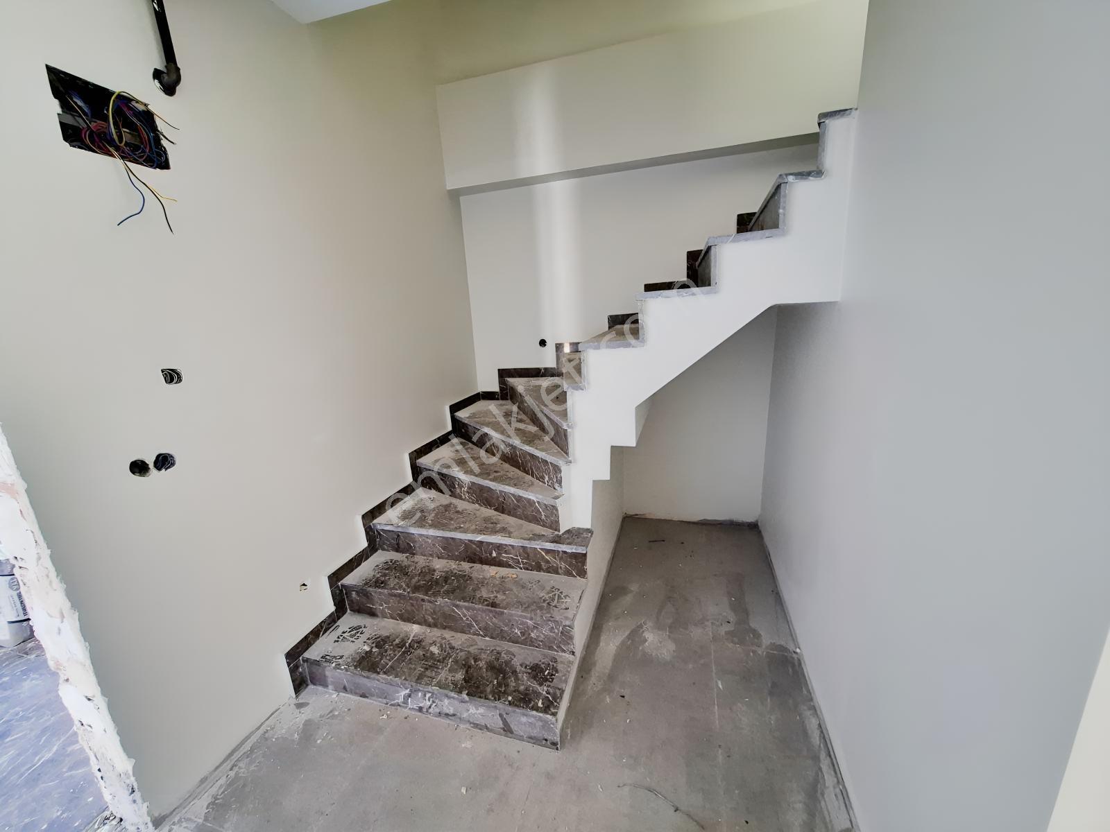 Kartepe'de Site İçerisinde Sıfır Satılık 2+1 Çatı Dubleks — fotoğraf 11