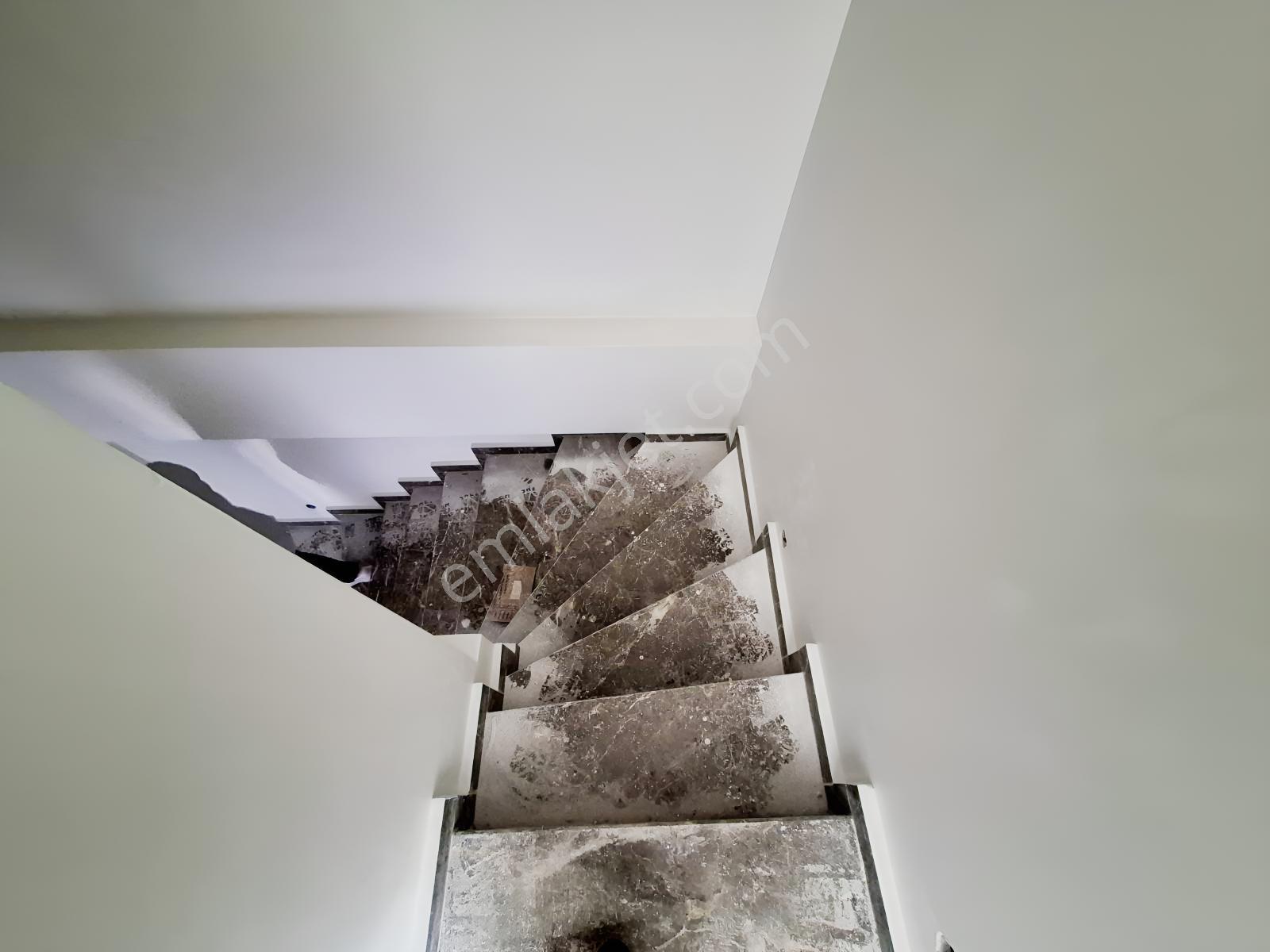 Kartepe'de Site İçerisinde Sıfır Satılık 2+1 Çatı Dubleks — fotoğraf 14