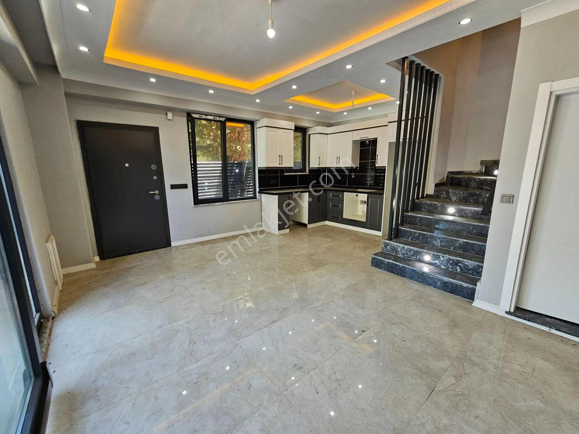 Deniz'den 3+1 Müstakil Havuzlu, Merkezi Konumda Villa — fotoğraf 8