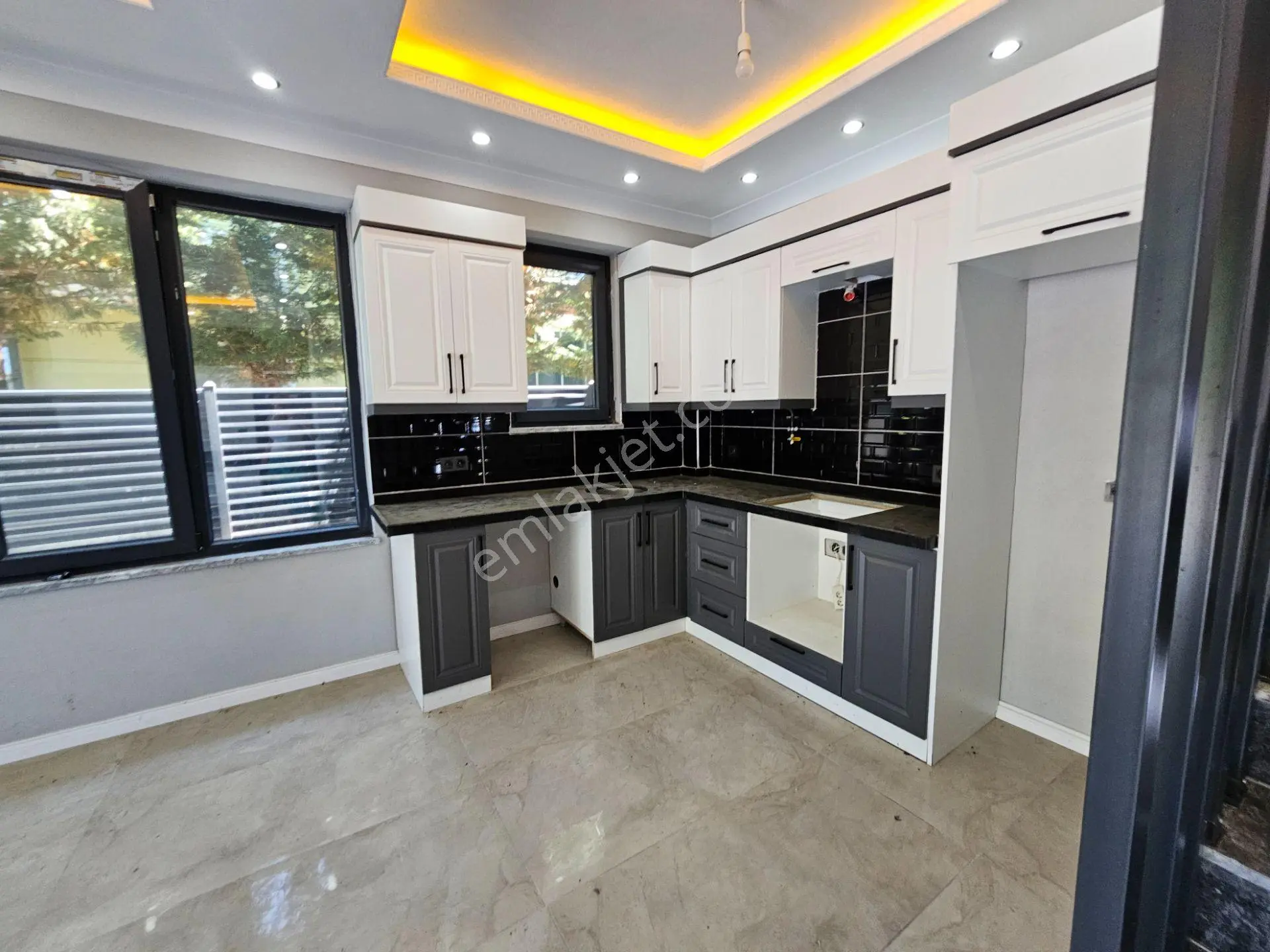 Deniz'den 3+1 Müstakil Havuzlu, Merkezi Konumda Villa — fotoğraf 11