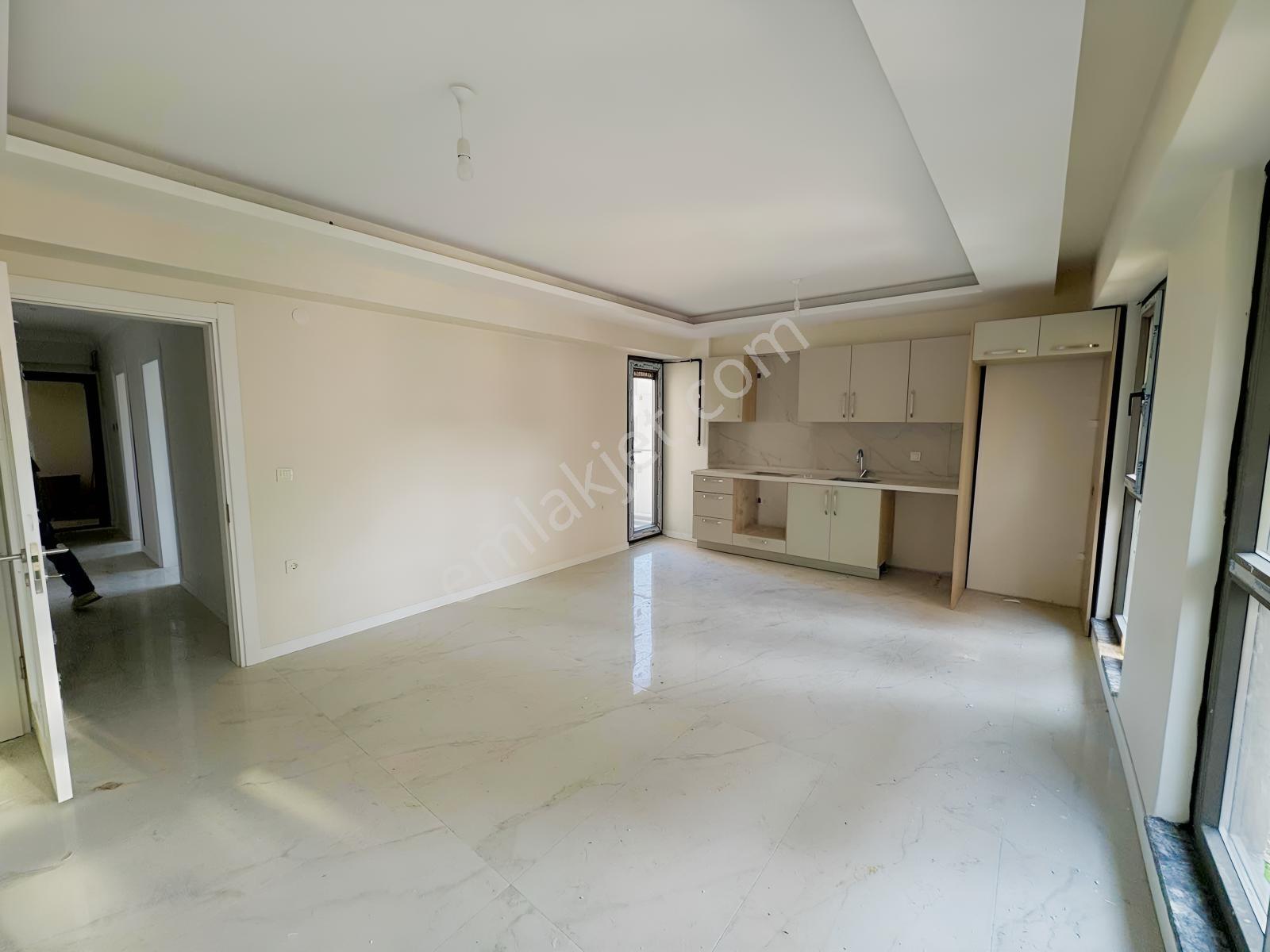 Başiskele Merkezi Konumda Ana Cadde Üstü Satılık Arakat Daire
