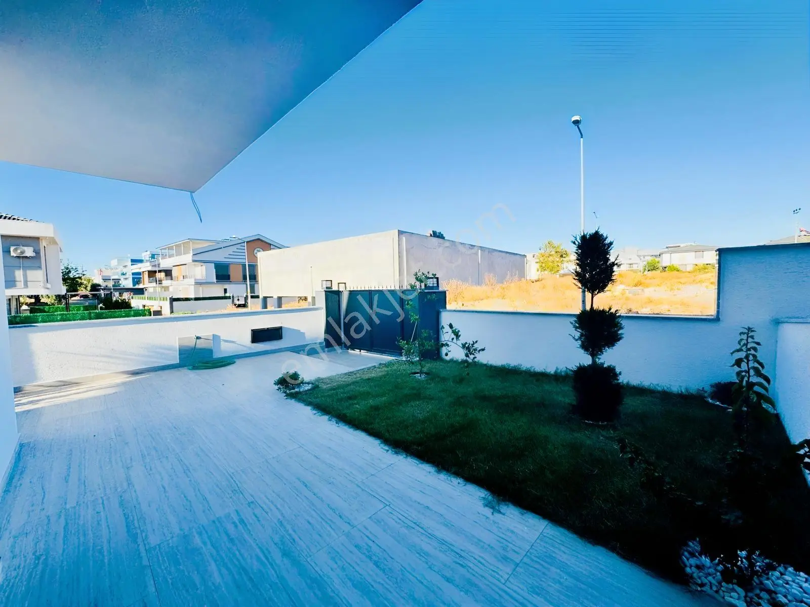 Hisarda Altta Yatak Odalı Geniş Bahçeli Araba Garajlı 4+1 Villa — fotoğraf 2
