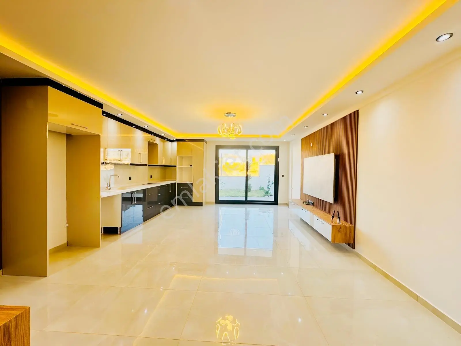 Hisarda Altta Yatak Odalı Geniş Bahçeli Araba Garajlı 4+1 Villa — fotoğraf 5