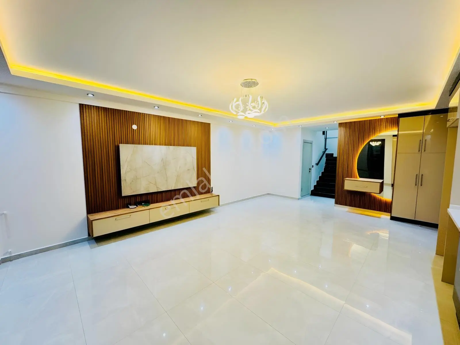Hisarda Altta Yatak Odalı Geniş Bahçeli Araba Garajlı 4+1 Villa — fotoğraf 6
