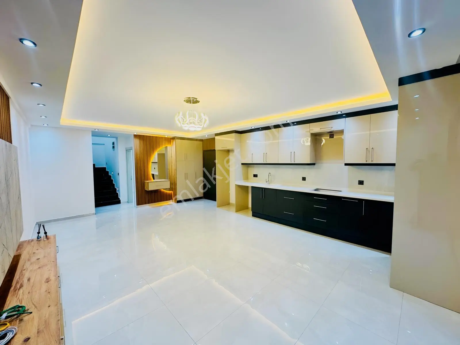 Hisarda Altta Yatak Odalı Geniş Bahçeli Araba Garajlı 4+1 Villa — fotoğraf 7