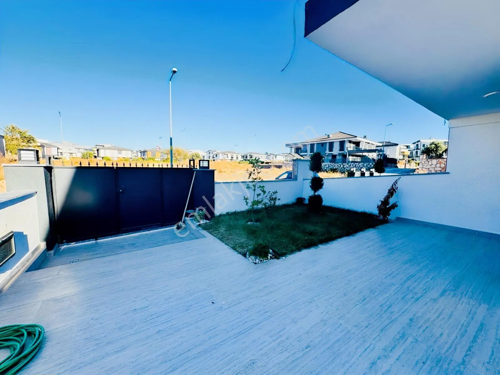 Hisarda Altta Yatak Odalı Geniş Bahçeli Araba Garajlı 4+1 Villa — fotoğraf 8