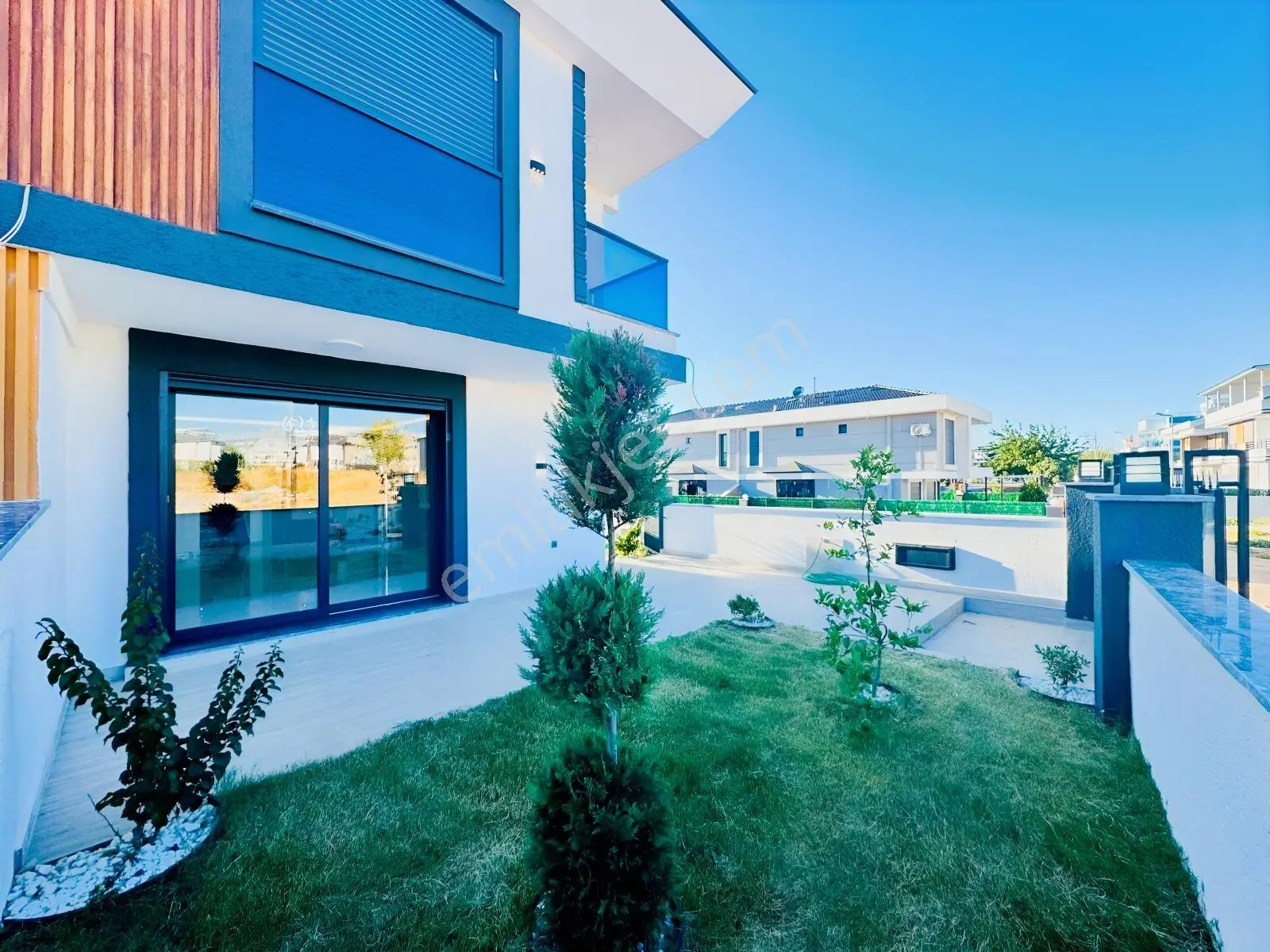 Hisarda Altta Yatak Odalı Geniş Bahçeli Araba Garajlı 4+1 Villa — fotoğraf 9
