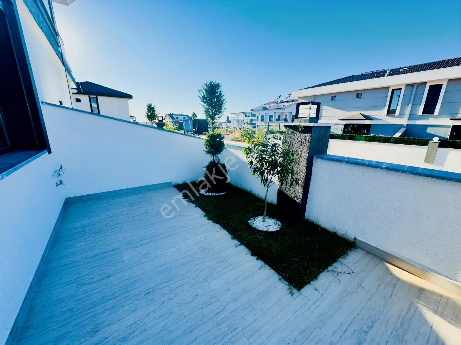 Hisarda Altta Yatak Odalı Geniş Bahçeli Araba Garajlı 4+1 Villa — fotoğraf 12