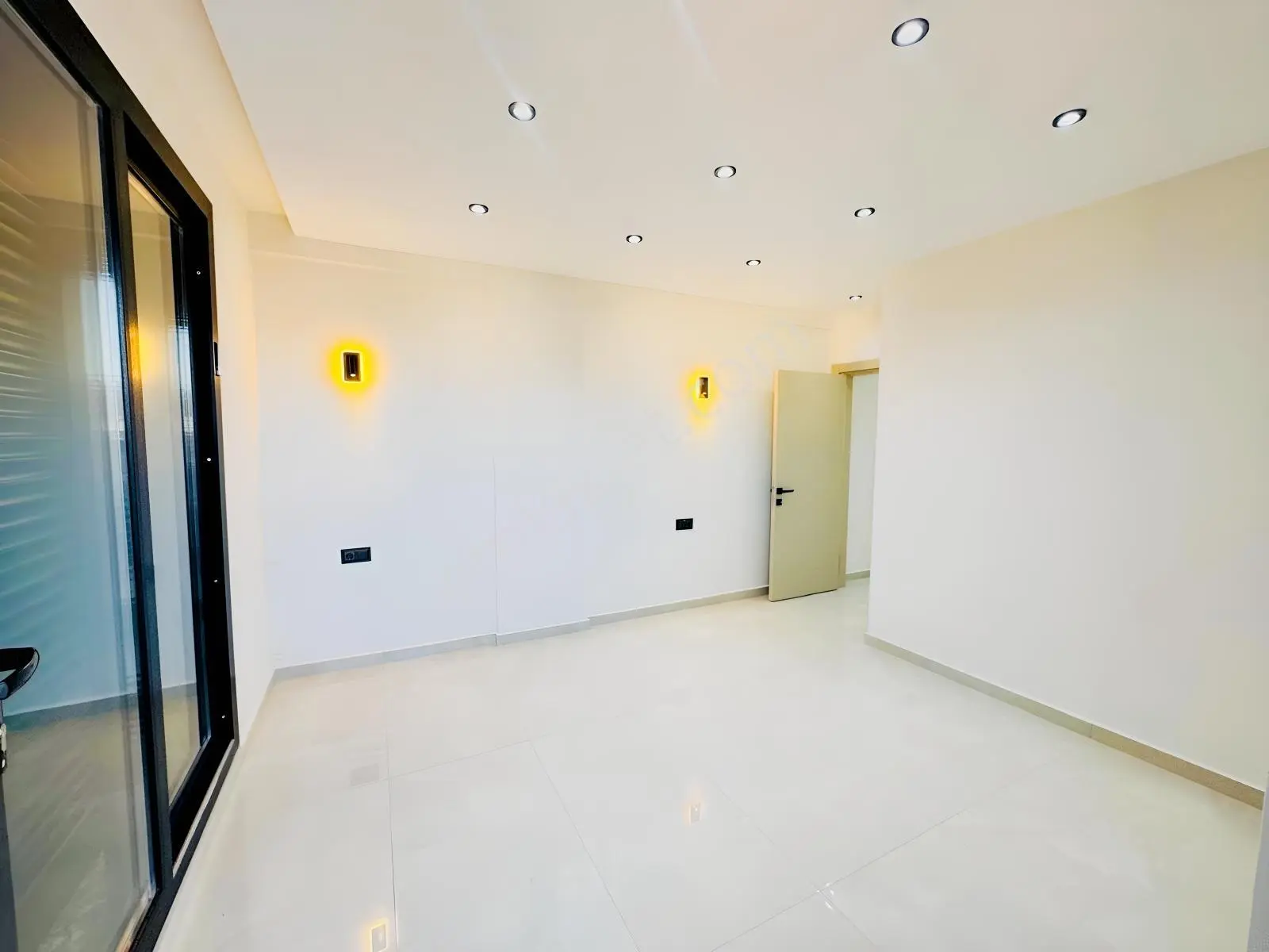 Hisarda Altta Yatak Odalı Geniş Bahçeli Araba Garajlı 4+1 Villa — fotoğraf 19