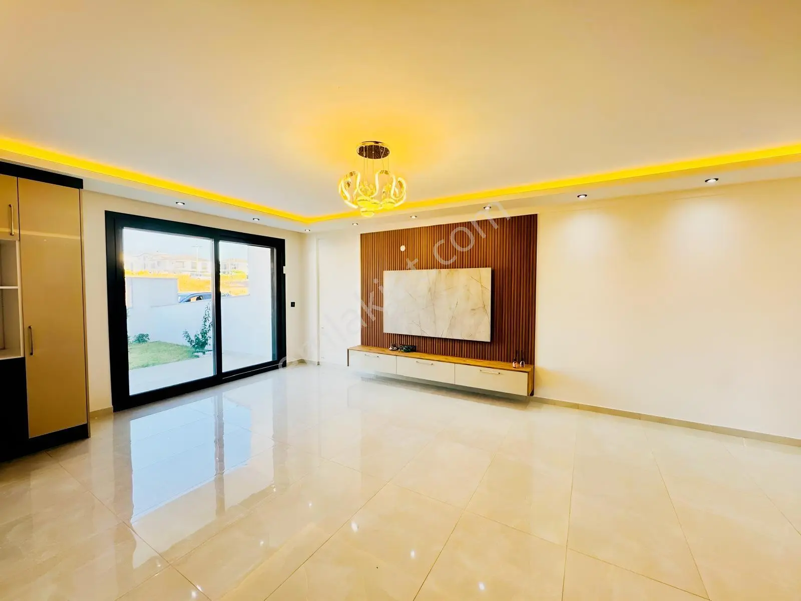 Hisarda Altta Yatak Odalı Geniş Bahçeli Araba Garajlı 4+1 Villa — fotoğraf 21