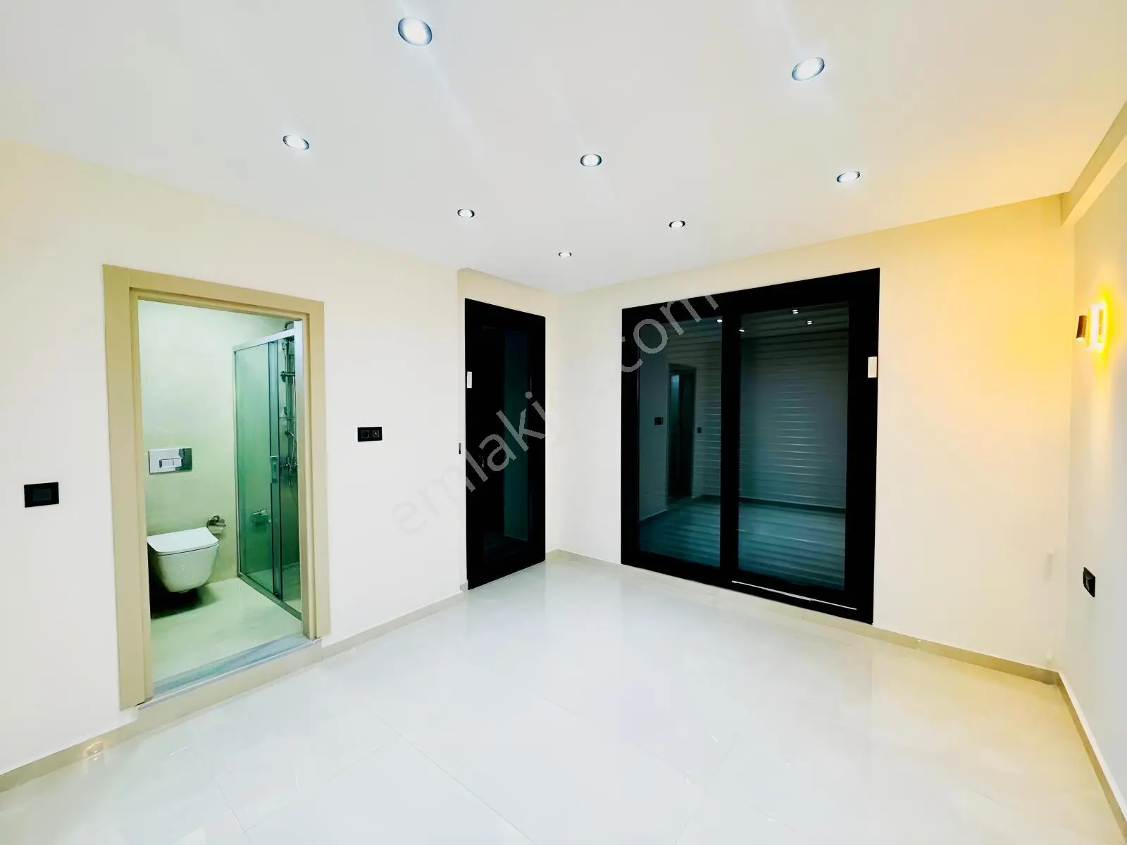 Hisarda Altta Yatak Odalı Geniş Bahçeli Araba Garajlı 4+1 Villa — fotoğraf 22