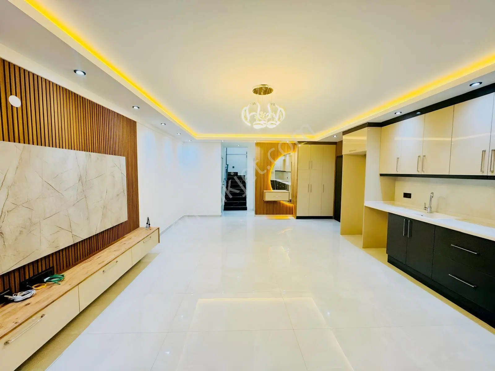 Hisarda Altta Yatak Odalı Geniş Bahçeli Araba Garajlı 4+1 Villa — fotoğraf 23