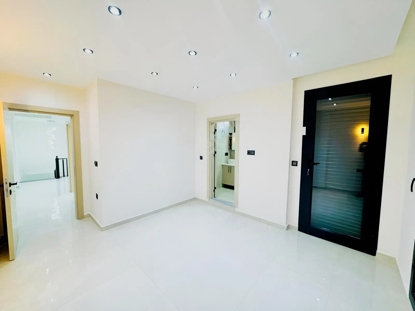 Hisarda Altta Yatak Odalı Geniş Bahçeli Araba Garajlı 4+1 Villa — fotoğraf 27
