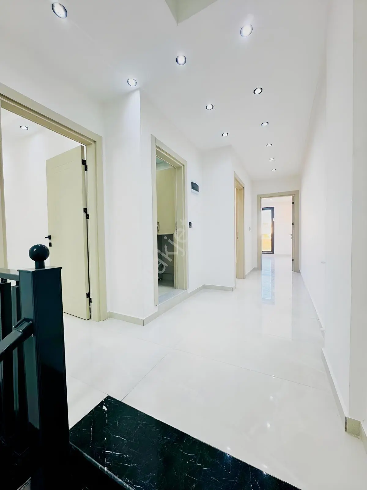 Hisarda Altta Yatak Odalı Geniş Bahçeli Araba Garajlı 4+1 Villa — fotoğraf 28
