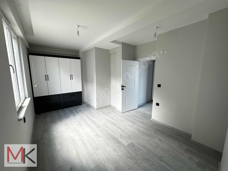 Deniz Manzaralı Cam Balkonlu Geniş Muhteşem Satılık 1+1 — fotoğraf 9