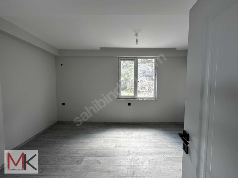 Deniz Manzaralı Cam Balkonlu Geniş Muhteşem Satılık 1+1 — fotoğraf 10