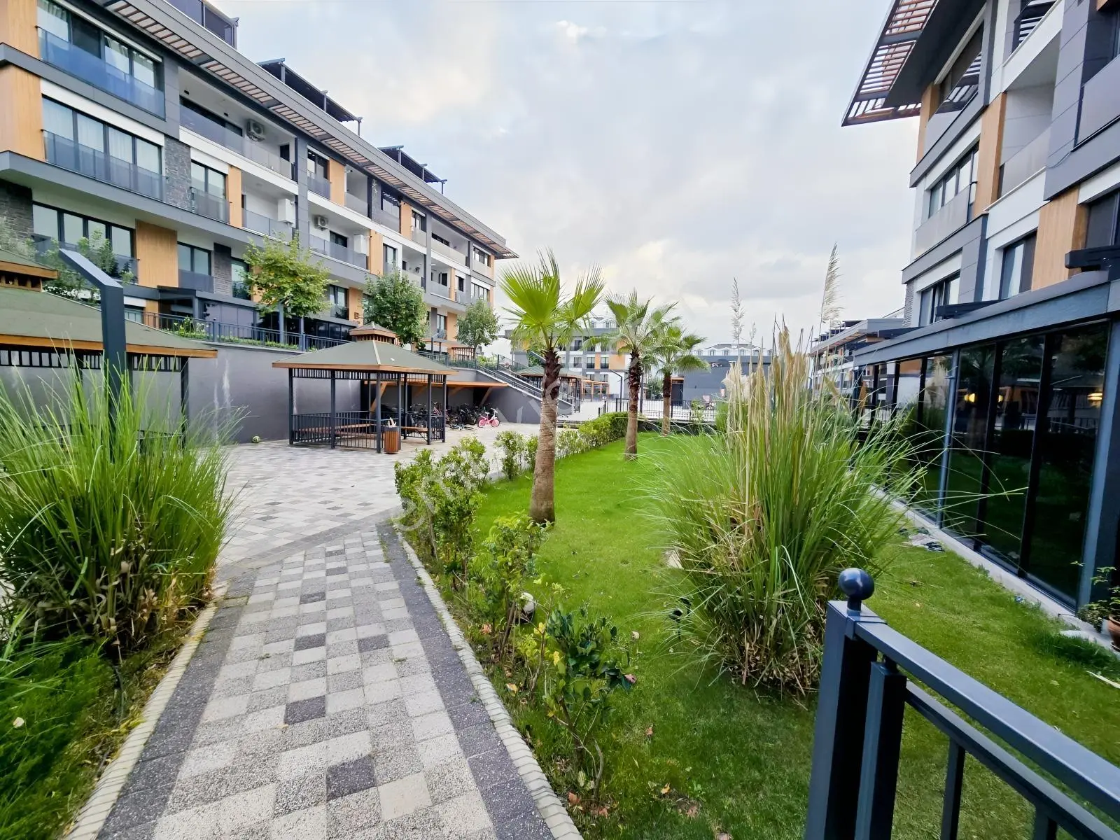 Akyol Vista Sitesinde Özel Bahçeli Satılık 3+1 Dubleks Daire — fotoğraf 2