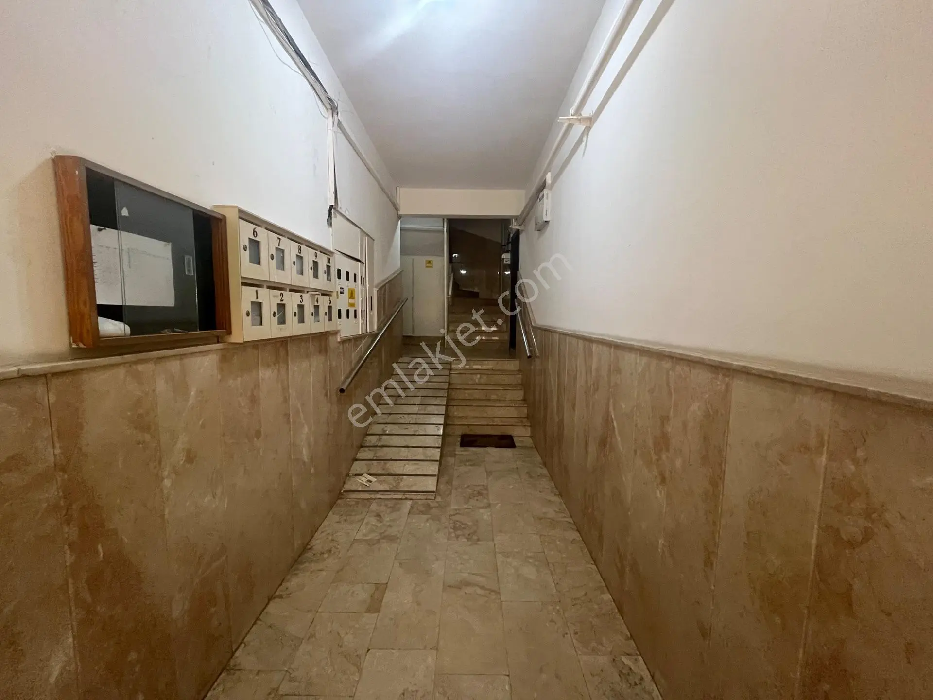 Karşıyaka Bahriye Üçokta Ara Kat Asansörlü 3+1 Satılık Daire — fotoğraf 4