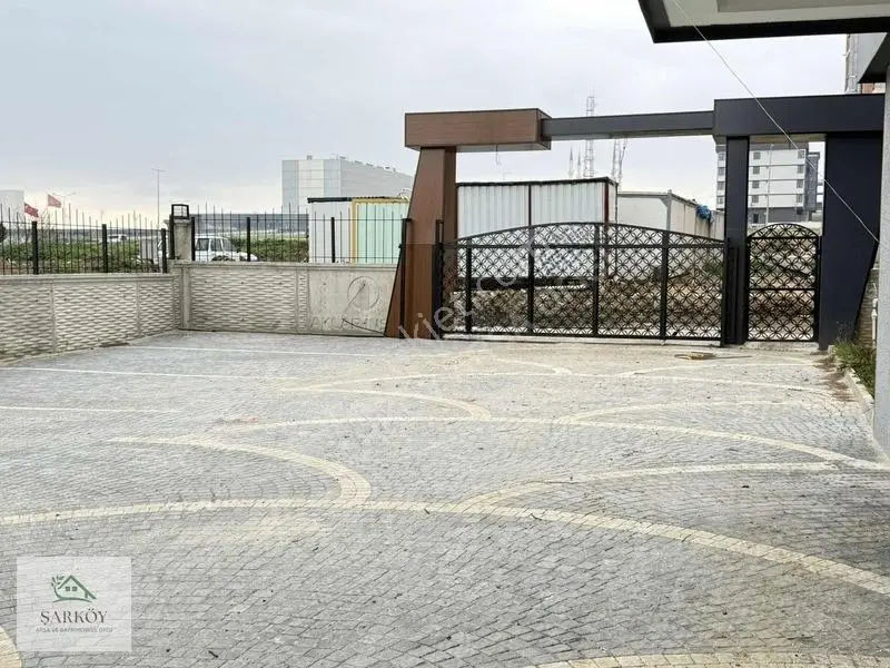 Tekirdağ Atatürk Mah.ana Caddeye Çok Yakın Havuzlu 2+1 — fotoğraf 2