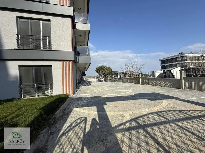 Tekirdağ Atatürk Mah.ana Caddeye Çok Yakın Havuzlu 2+1 — fotoğraf 10