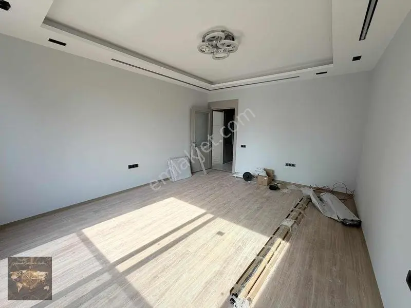 Dream'dan Eski Mezitli Bölg.havuzlu B.mutfak Satılık 3.5+1 Daire — fotoğraf 6