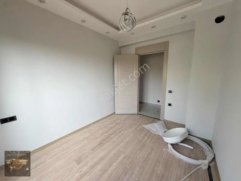 Dream'dan Eski Mezitli Bölg.havuzlu B.mutfak Satılık 3.5+1 Daire — fotoğraf 9