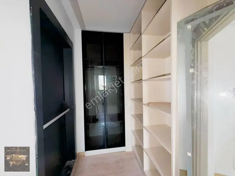 Dream'dan Eski Mezitli Bölg.havuzlu B.mutfak Satılık 3.5+1 Daire — fotoğraf 16