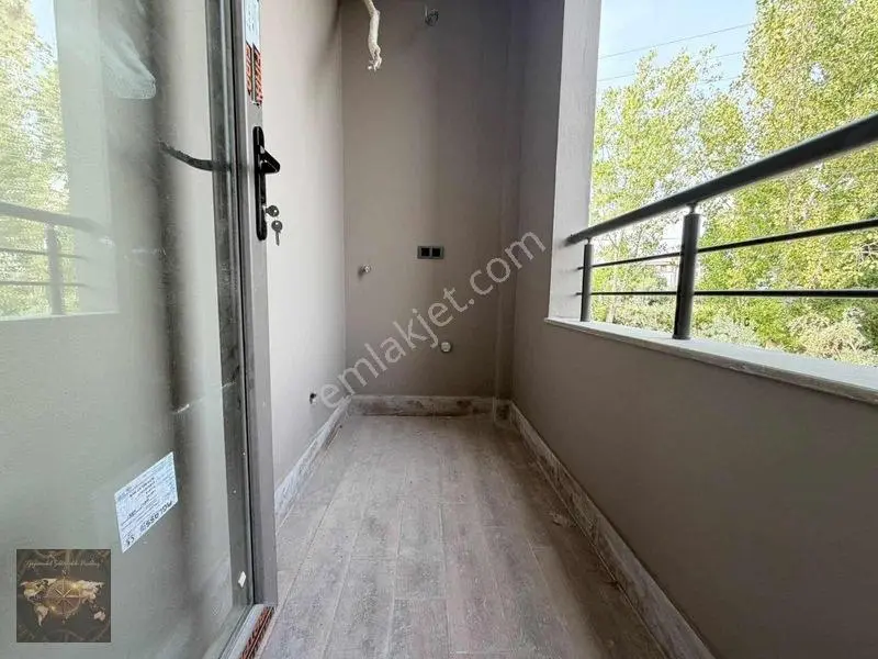Dream'dan Eski Mezitli Bölg.havuzlu B.mutfak Satılık 3.5+1 Daire — fotoğraf 23