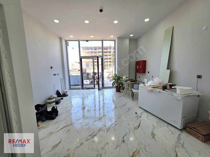 Remax'tan Satılık Metro Yolu Ve Cadde Üzerinde Boş Sıfır Dükkan — fotoğraf 16