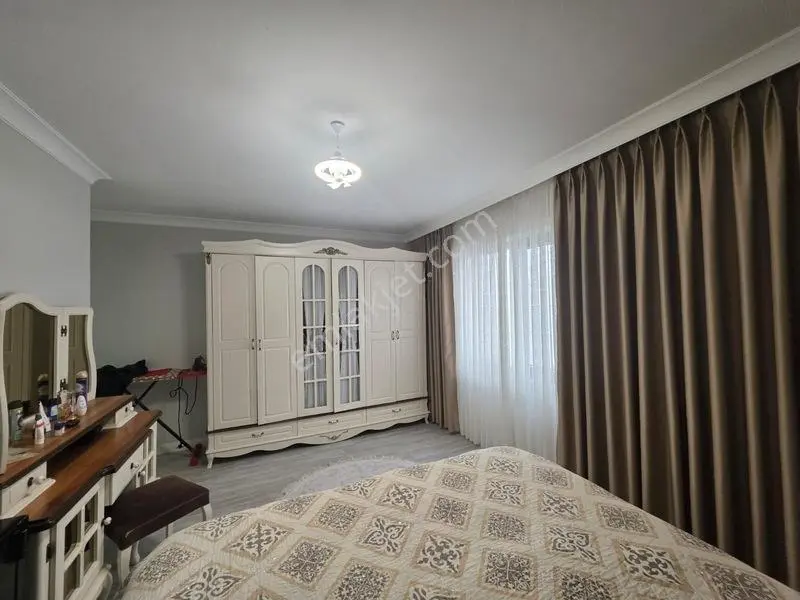 Bursa Emlak Alemiçarşı Merkezinde Arakat Sıfır3+1 156 M2 Satılık — fotoğraf 4